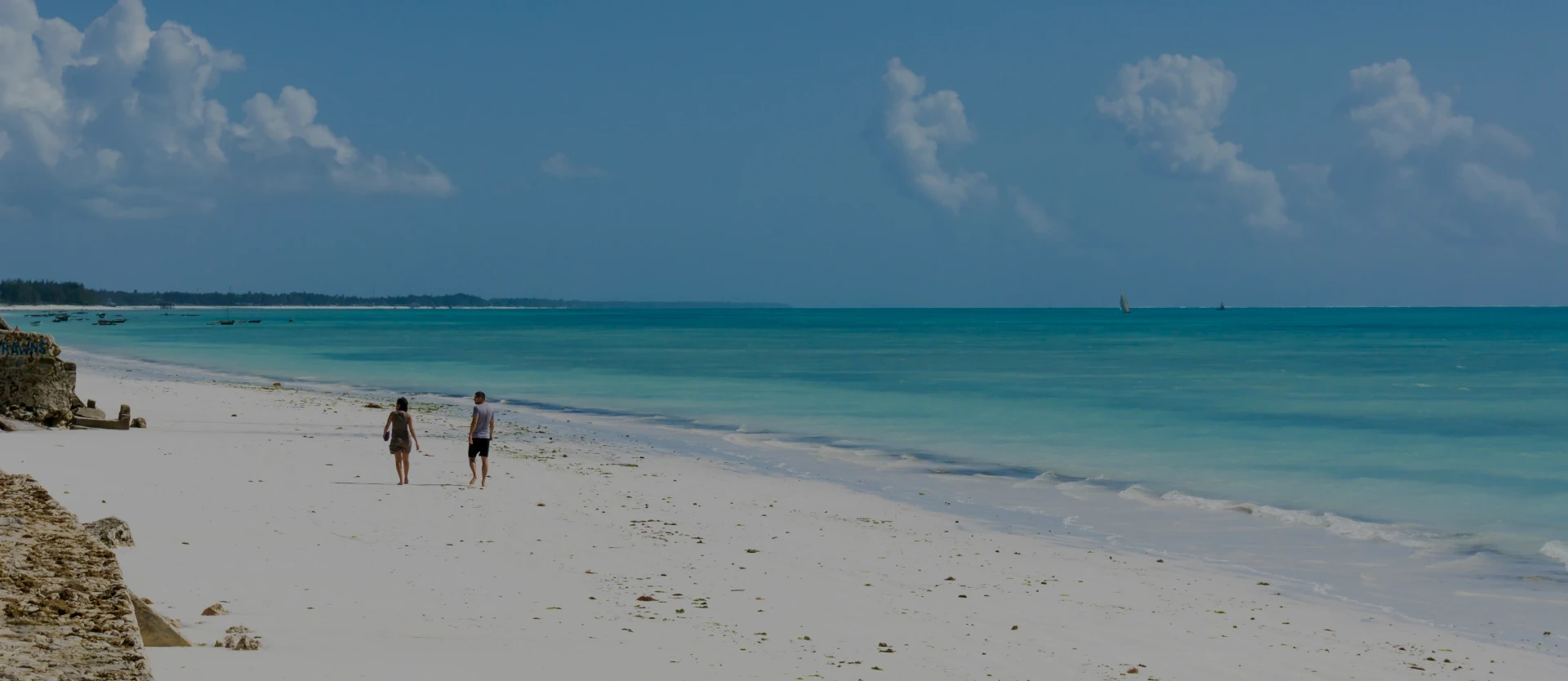 tanzania-zanzibar-pareja-playa