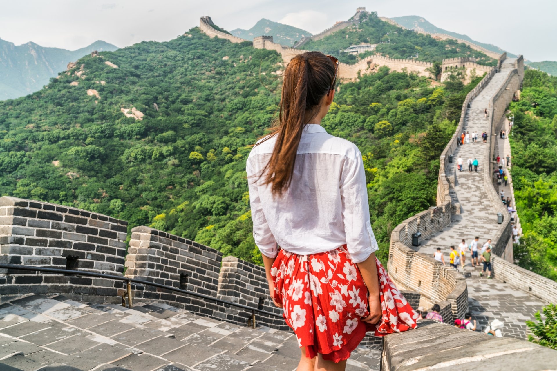 ext-turista-mirando-gran-muralla-china