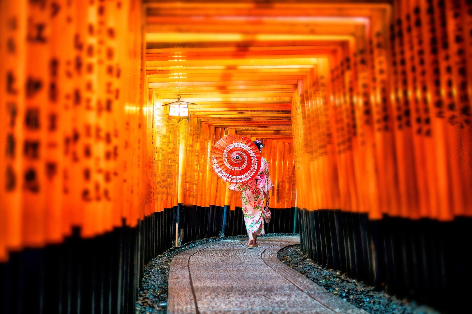 ext-japonesa-yukata-santuario-fushimi-inari