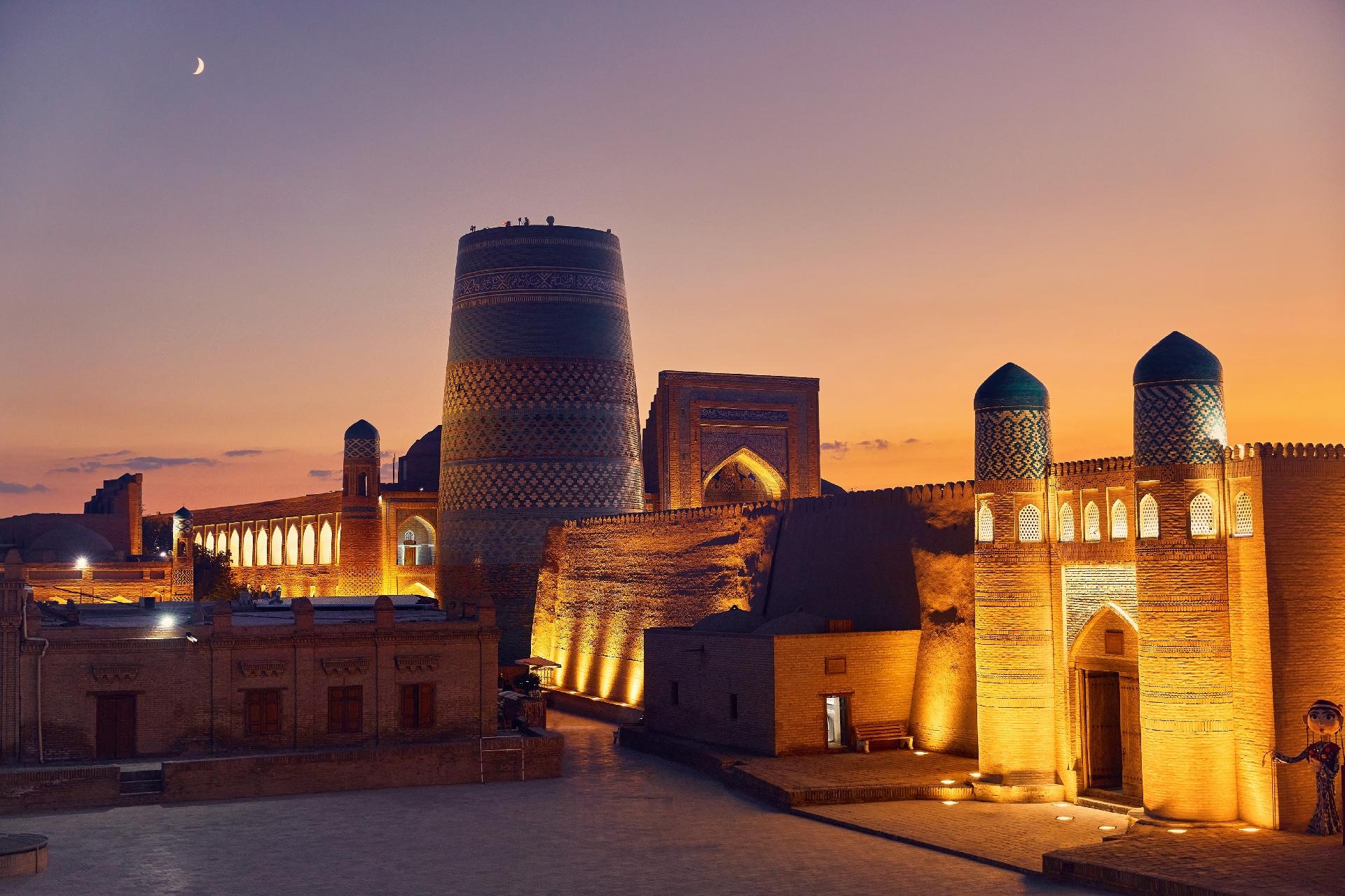 Uzbekistán, Khiva arquitectura historica minarete Kalta