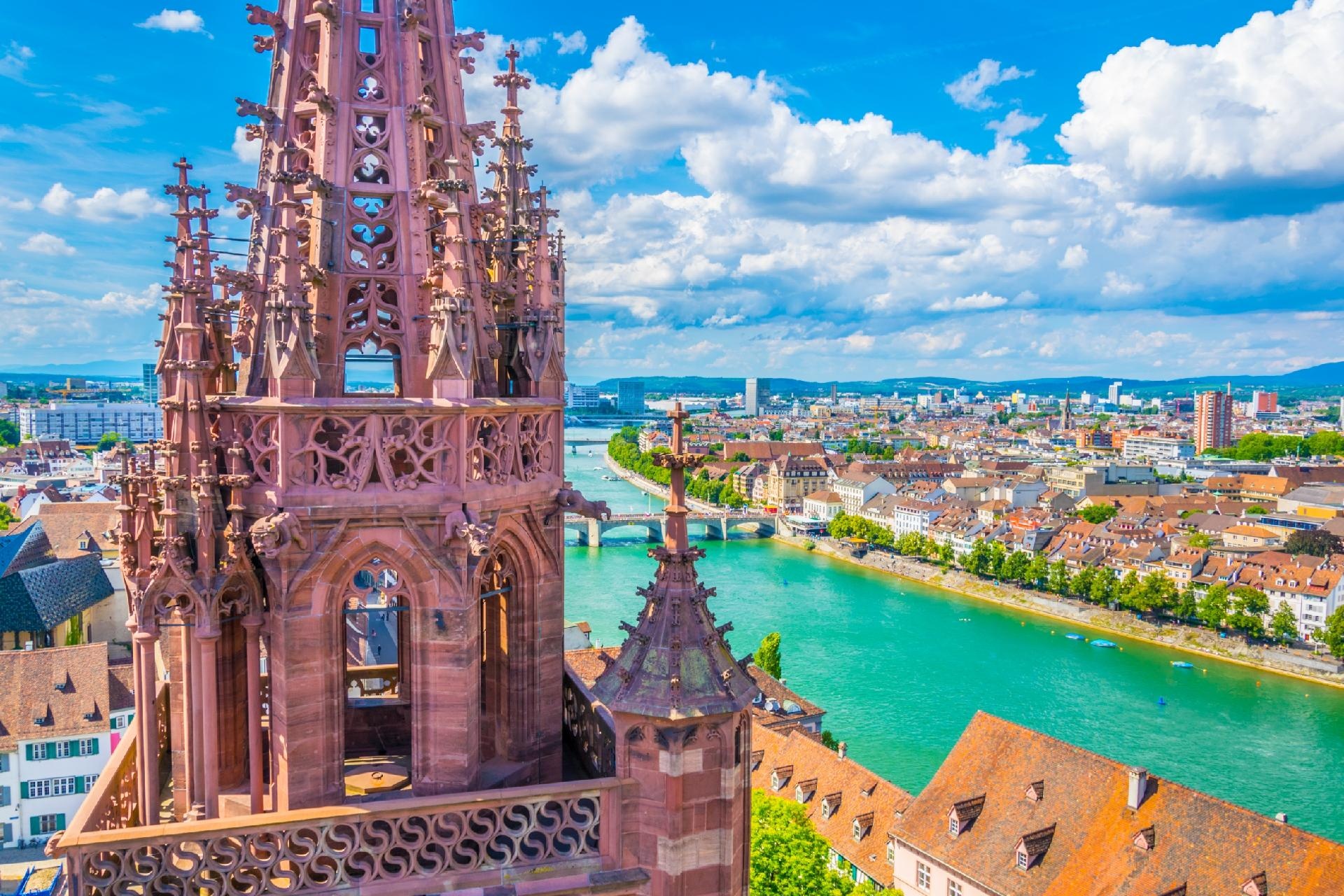 Panorámica del Rin a su paso por Basilea Suiza