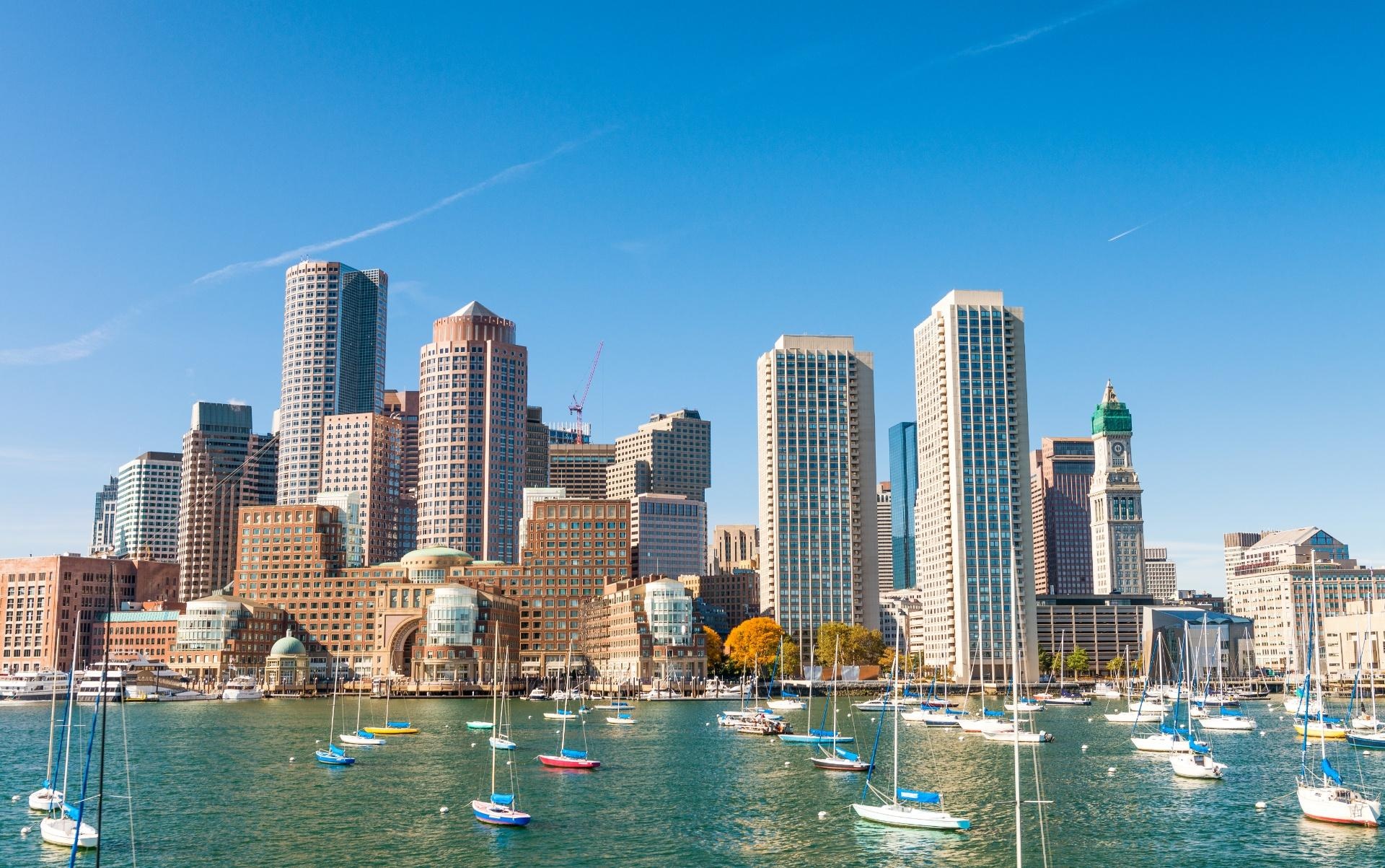 Panoramica Boston con barcos