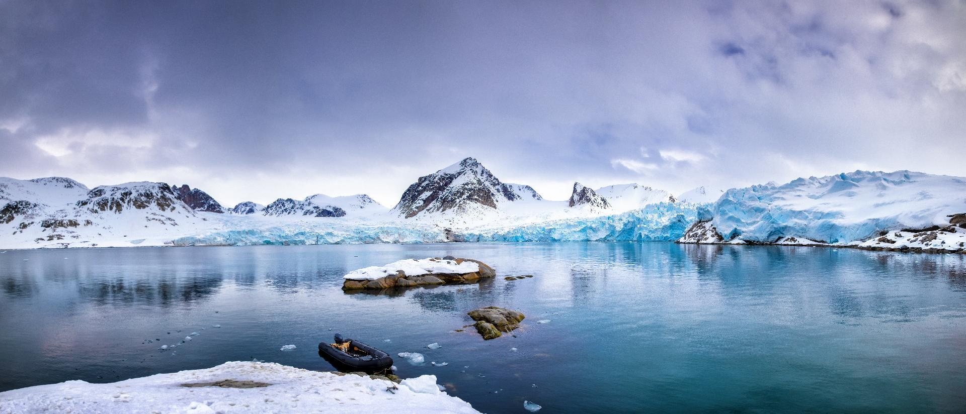 Glaciar azul en Svalbard