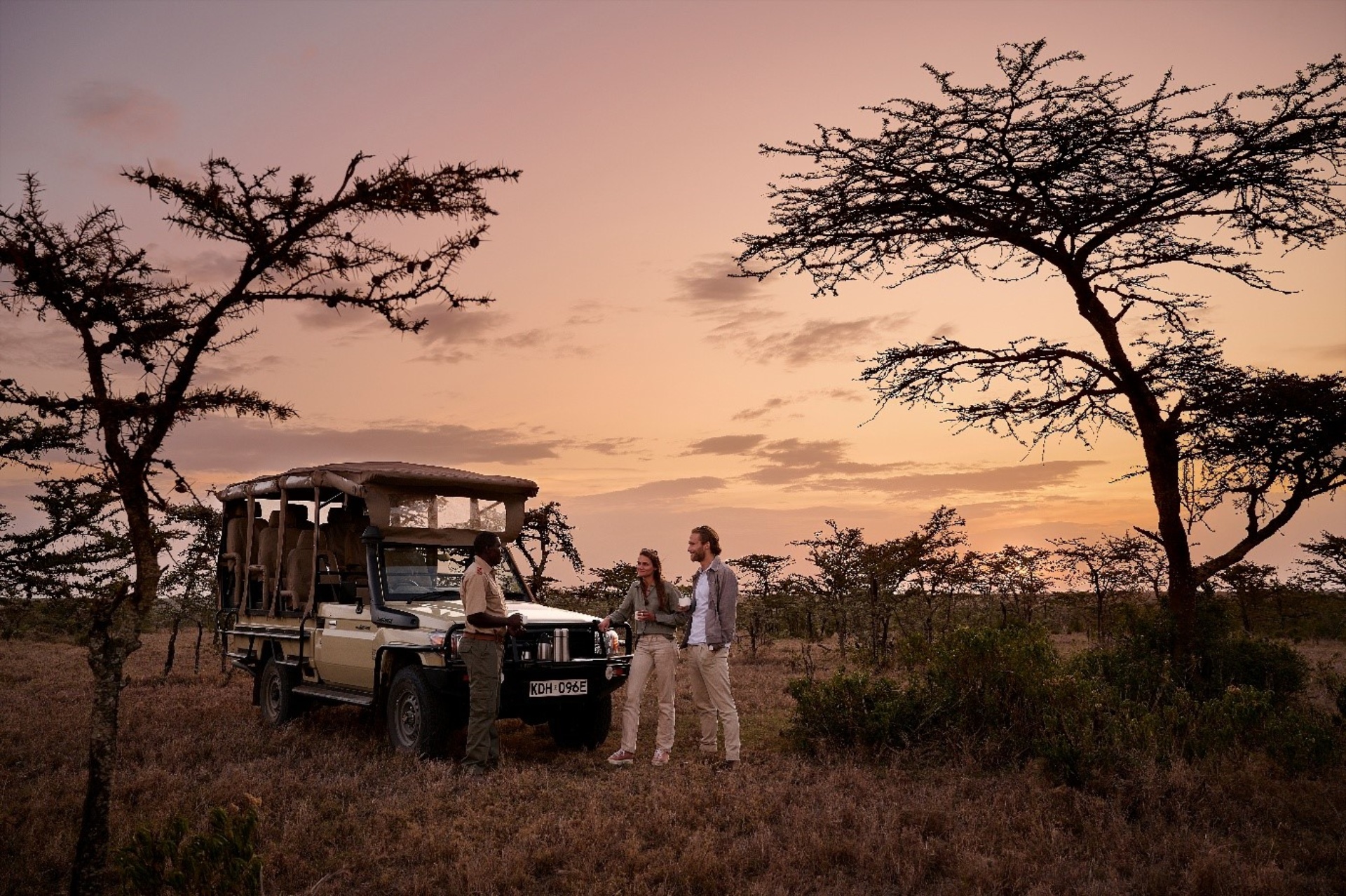 Atardecer en safari en Masai Mara Sanctuary Retreats