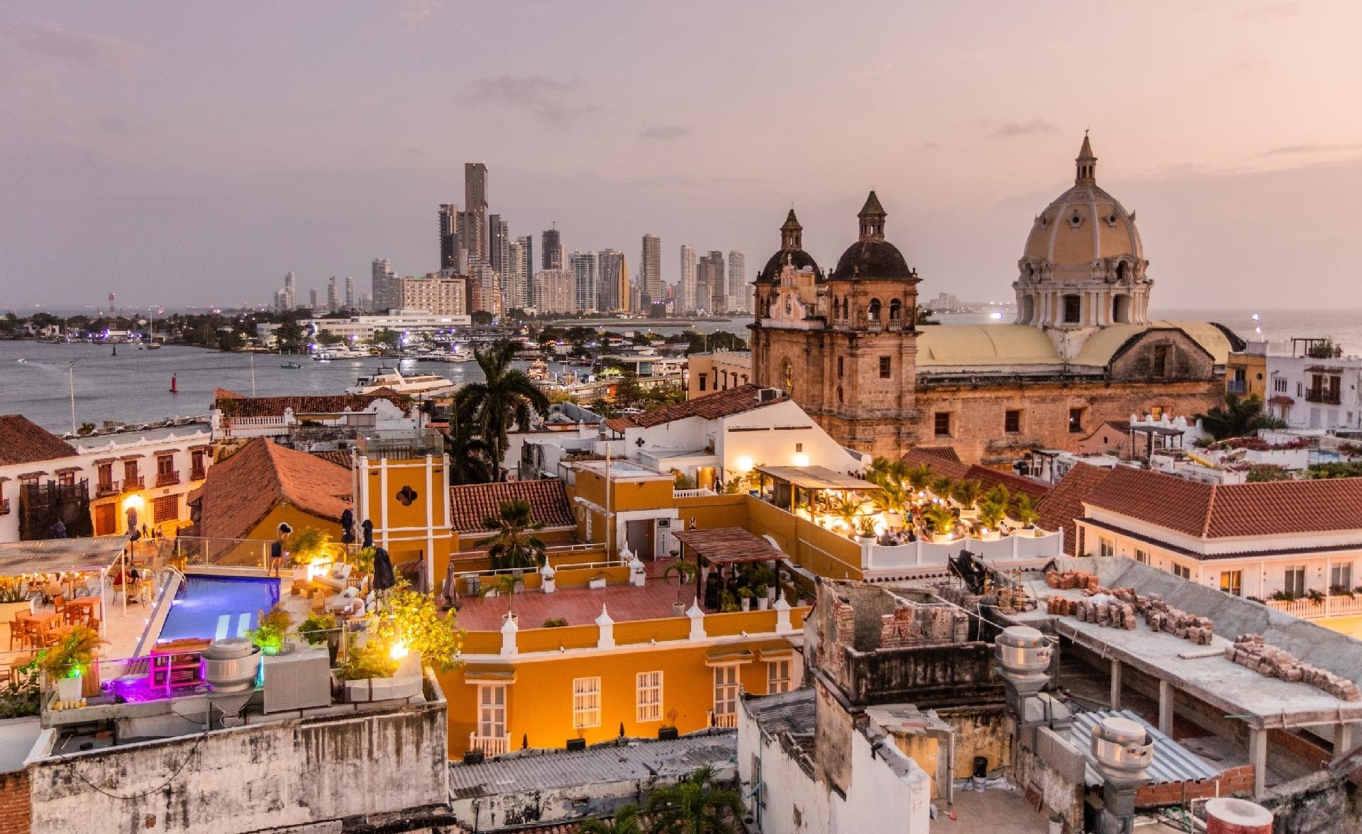 Combined Tour of Cartagena (Historic Centre and Beach) - Faranda Collection - Essence