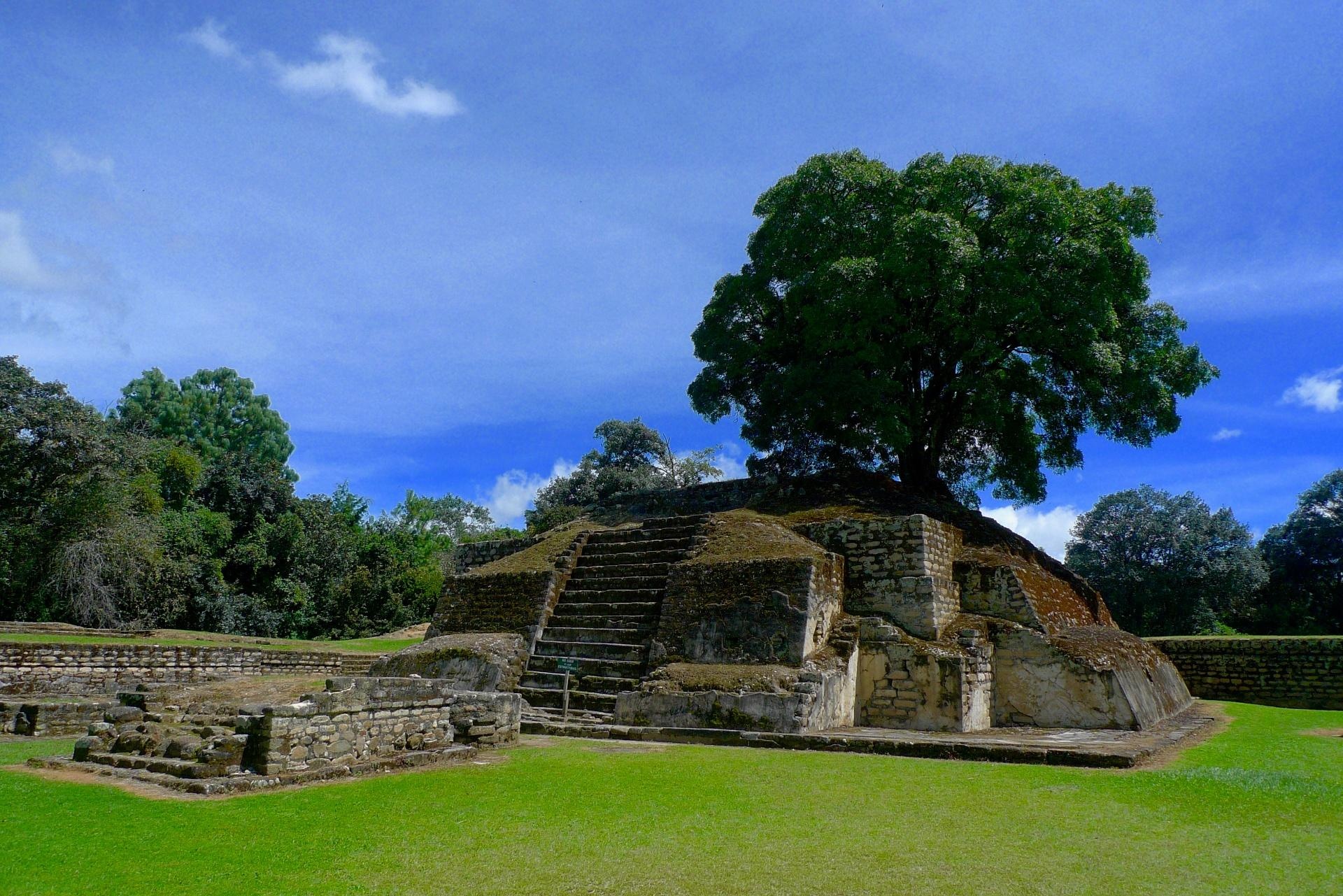 Guatemala y El Salvador. El corazón del Mundo Maya Guatemala y El Salvador. El corazón del Mundo Maya