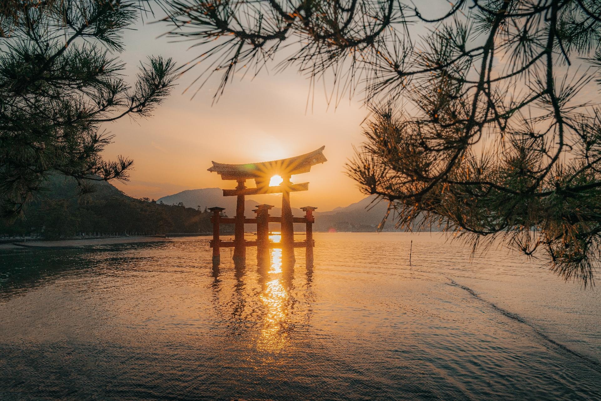 Joyas de Japón con Hiroshima y Nagasaki Joyas de Japón con Hiroshima y Nagasaki