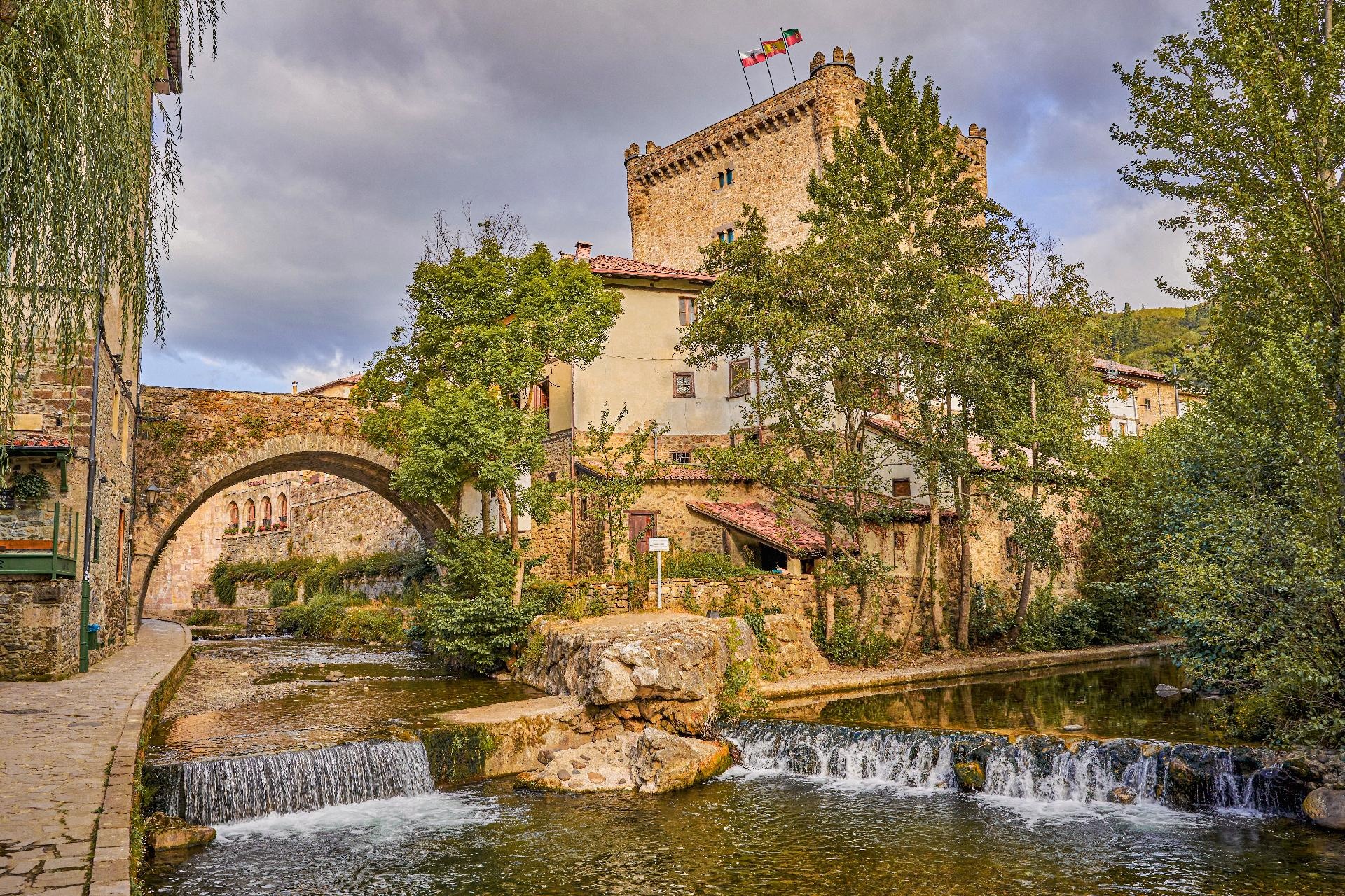 cantabria-potes-rio-deva-y-torre-infantado