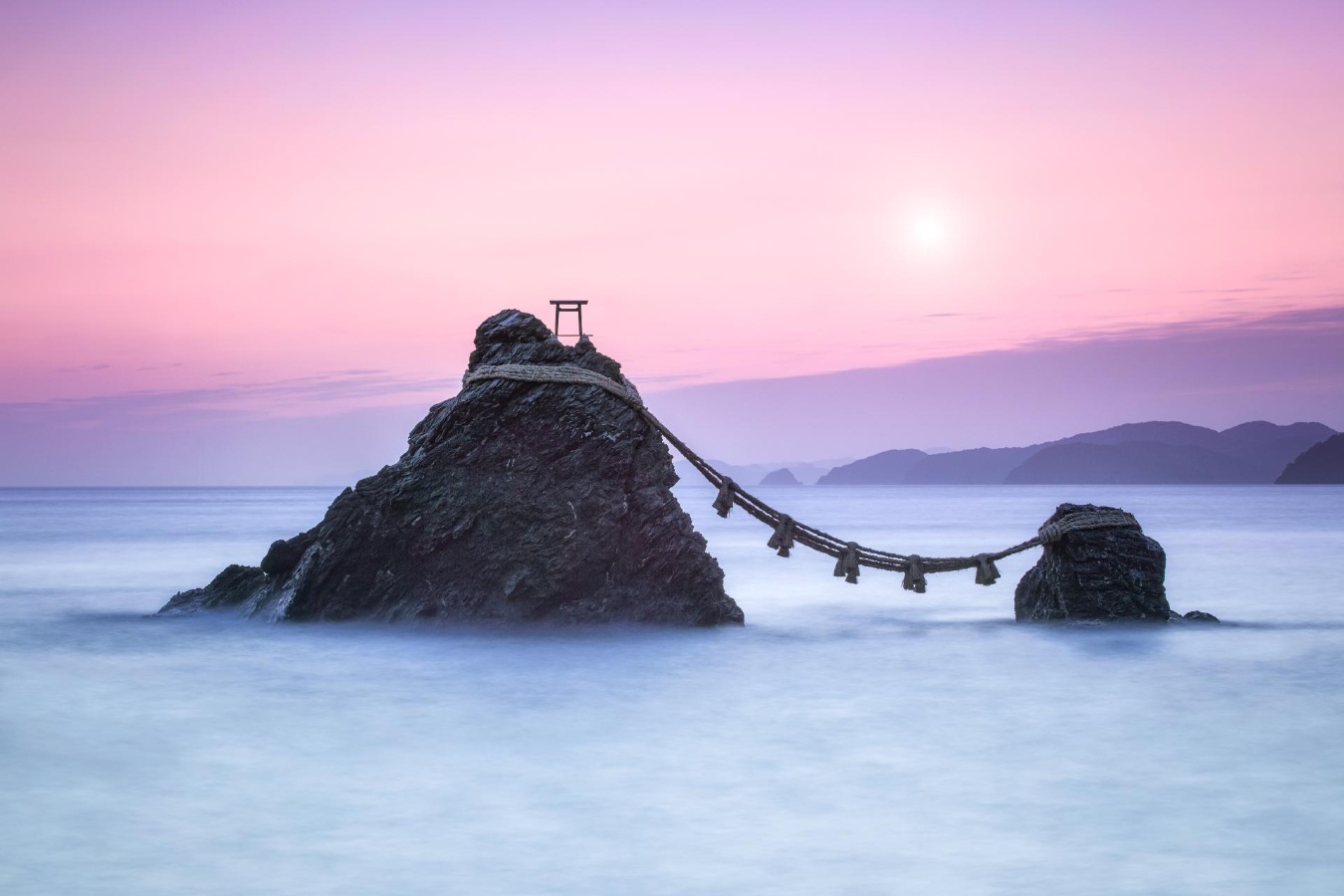 japon-sagrado-meoto-iwa-rocas-conocido-casado japon-sagrado-meoto-iwa-rocas-conocido-casado