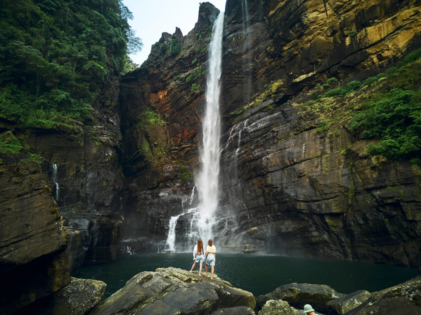 sri-lanka-cascada-pareja