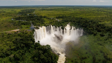 ANGOLA TIERRA DE CONTRASTES ANGOLA TIERRA DE CONTRASTES