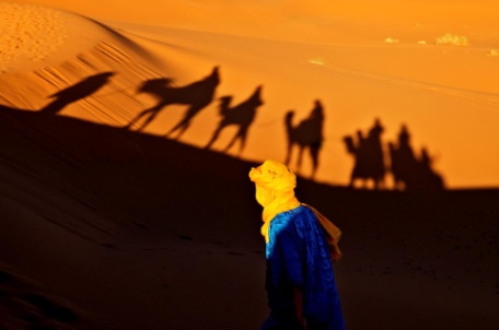 CAMINHANDO COM BERBERES E TUAREGUES CAMINHANDO COM BERBERES E TUAREGUES