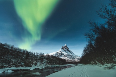 AURORAS ENTRE EL ÁRTICO NORUEGO Y LAPONIA AURORAS ENTRE EL ÁRTICO NORUEGO Y LAPONIA