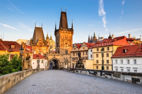CASTILLOS Y BALNEARIOS DE BOHEMIA Y MORAVIA CASTILLOS Y BALNEARIOS DE BOHEMIA Y MORAVIA