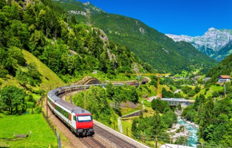 SUIZA A TU AIRE EN TREN (8 DÍAS) SUIZA A TU AIRE EN TREN (8 DÍAS)
