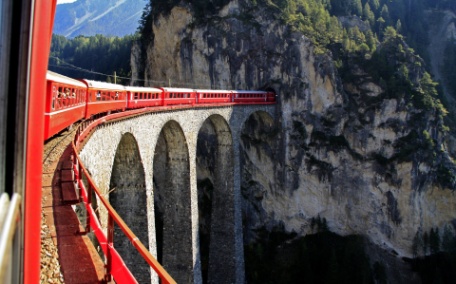 SUIZA A TU AIRE EN TREN (15 DÍAS) SUIZA A TU AIRE EN TREN (15 DÍAS)