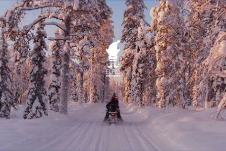 Laponia en Saariselkä puente de diciembre Laponia en Saariselkä puente de diciembre