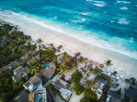 vista aérea de la playa de Tulum en México