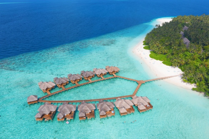 ext-pequena-isla-maldivas-cubierta-palmeras