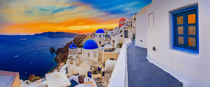 grecia-islas-santorini-oia-puesta-de-sol-con-casas-blancas