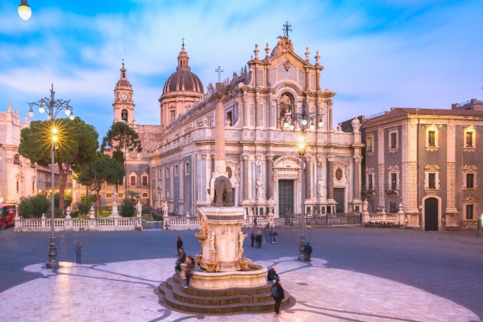 italia-sicilia-catania-plaza-duomo-catedral-santa-agatha