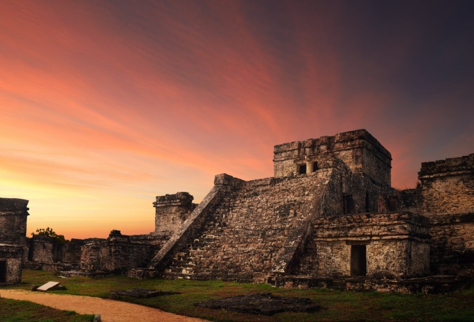 fortaleza-castillo-atardecer-antigua-ciudad-maya-tulum