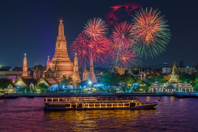 crucero-wat-arun-fuegos-artificiales