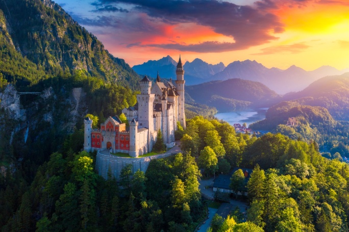 vista-aerea-espectacular-castillo-neuschwanstein-fussen-baviera