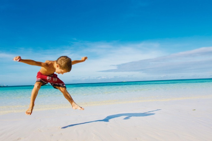 ninos-playa_121949188
