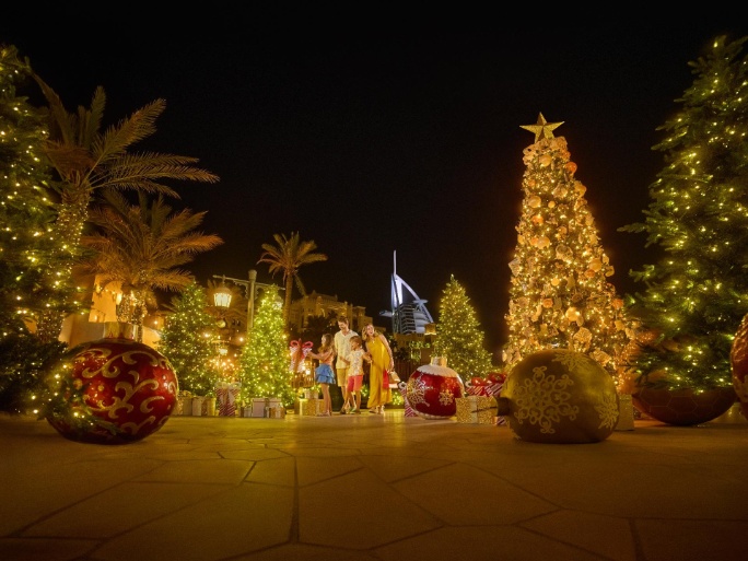 Family---Christmas-Market---BAA-View
