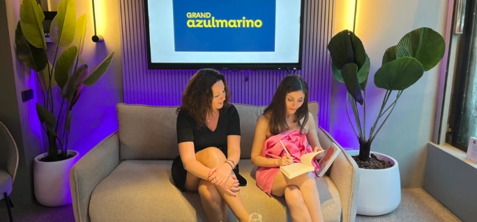 Espido Freire presenta su nuevo libro “Dos tardes con Jane Austen” de la mano de GRAND Azulmarino