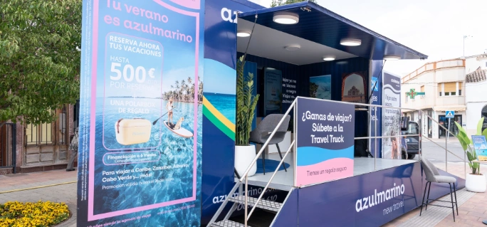 “Travel Truck”, la agencia móvil de Azulmarino ya rueda por España para acercar las vacaciones a localidades sin agencias de viajes