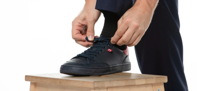 World2Fly y KOOPS dan un paso adelante y amplía el uniforme de vuelo: la tripulación podrá optar por el barefoot