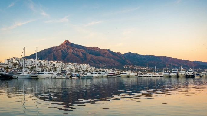 vacaciones de playa en la costa del sol, malaga. viaja por españa. viajes y rutas por andalucia, europa
