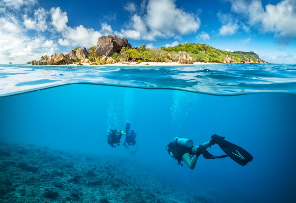 ext-buceadores-bajo-agua-seychelles