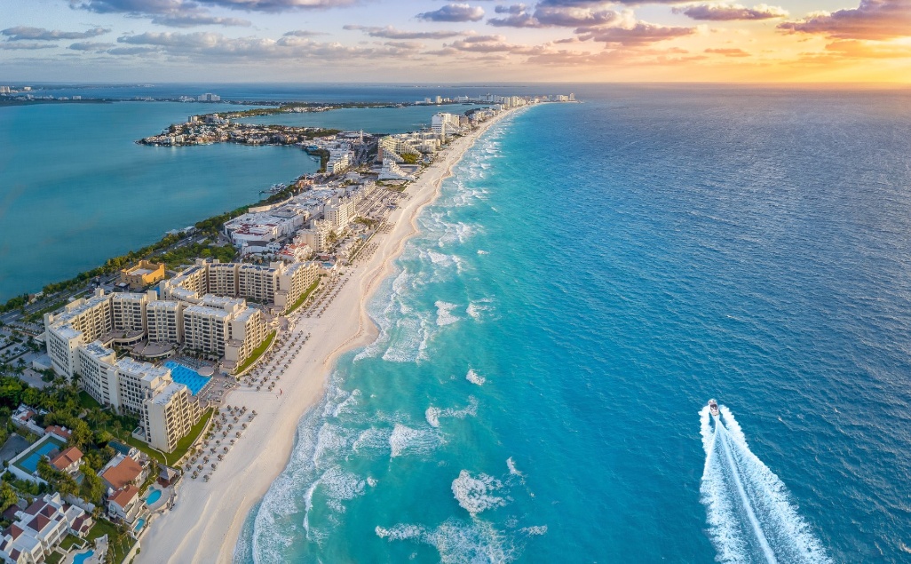 panoramica-aerea-costa-cancun-mexico