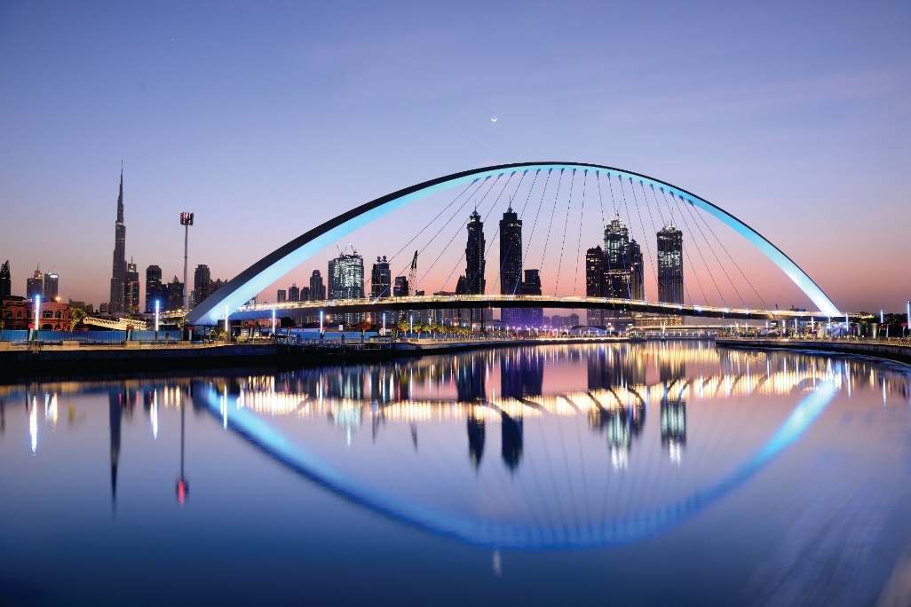 lan-emiratos-dubai-canal-acuatico-amanecer