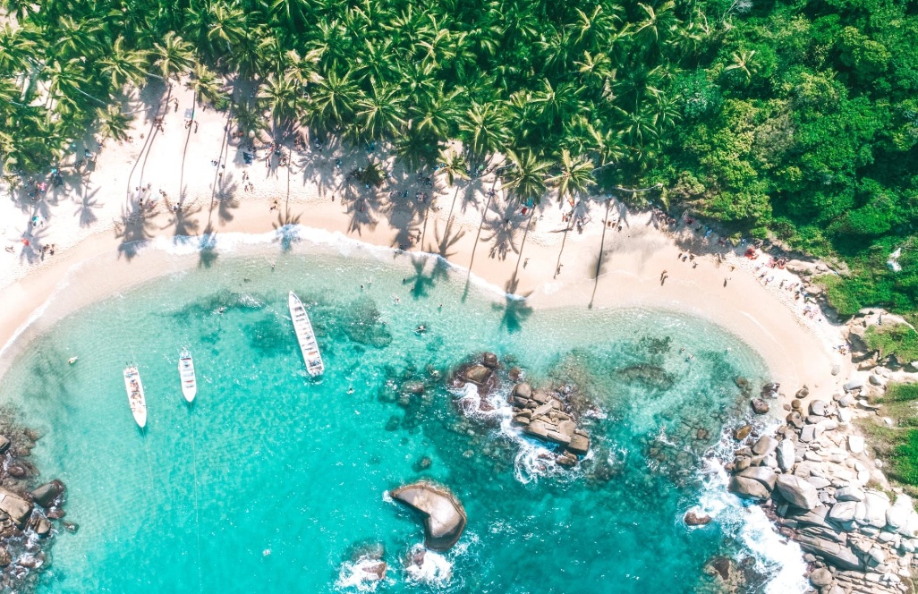 playas-paradisiacas-de-las-costas-del-Parque-Nacional-Tayrona-en-Colombia-1