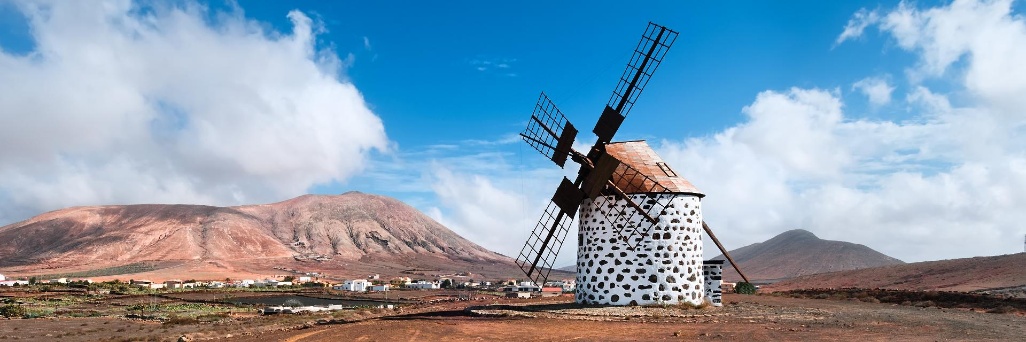 espana-fuerteventura-molino-de-viento-tradicional
