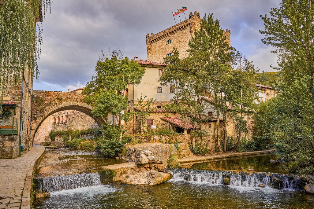 cantabria-potes-rio-deva-y-torre-infantado