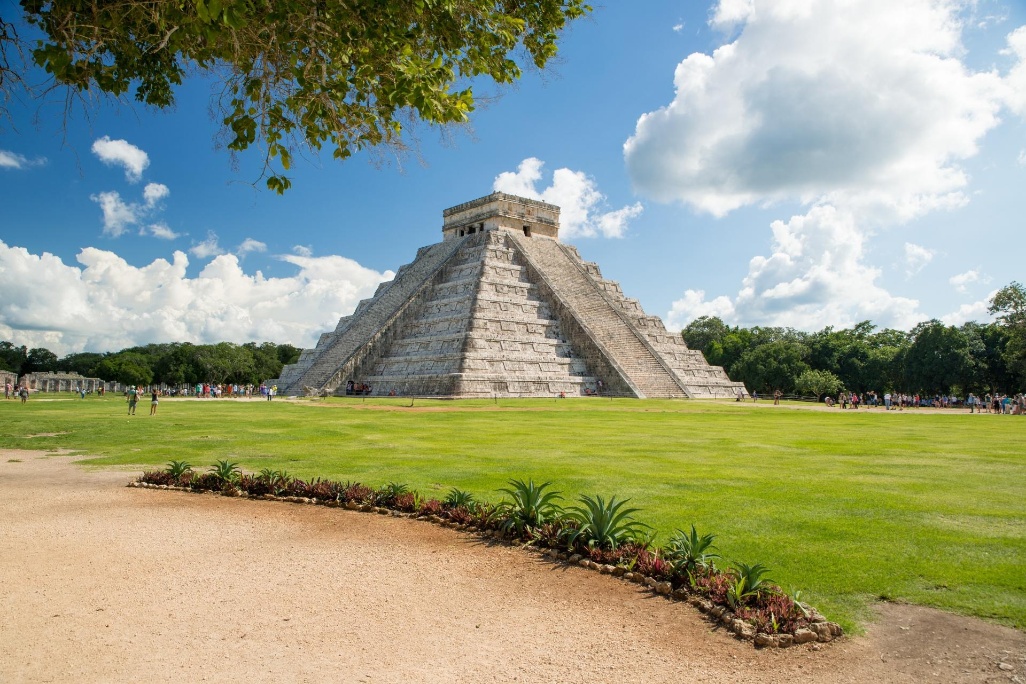 pirámide templo de Kukulcan en Chichen Itza, yucatán, méxico
