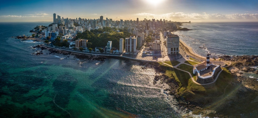 Vista aérea de Salvador de Bahía desde el mar