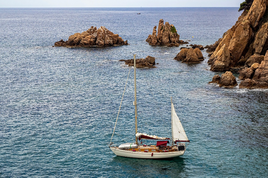 barco en Costa Brava mar