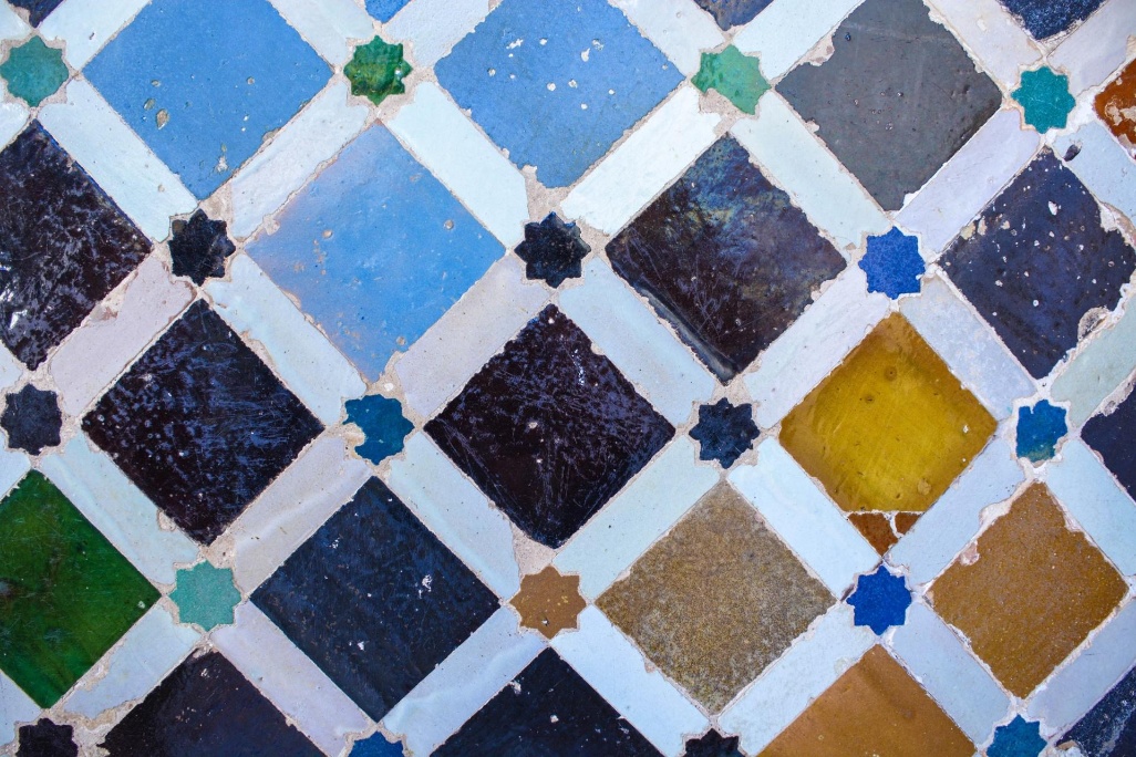 baldosas de estilo árabe en granada