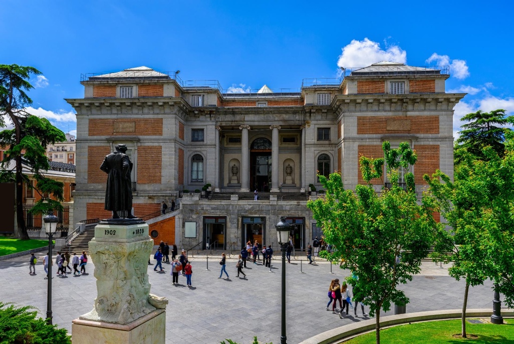 entrada principal al museo del prado en madrid