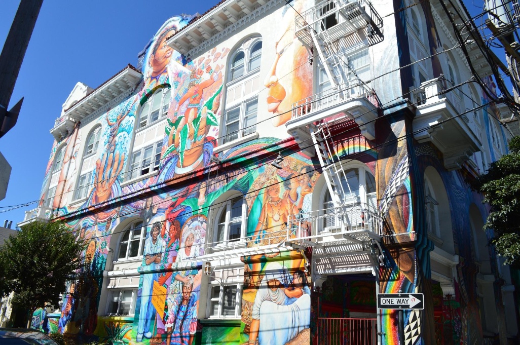 edificio con murales en mission district san francisco california