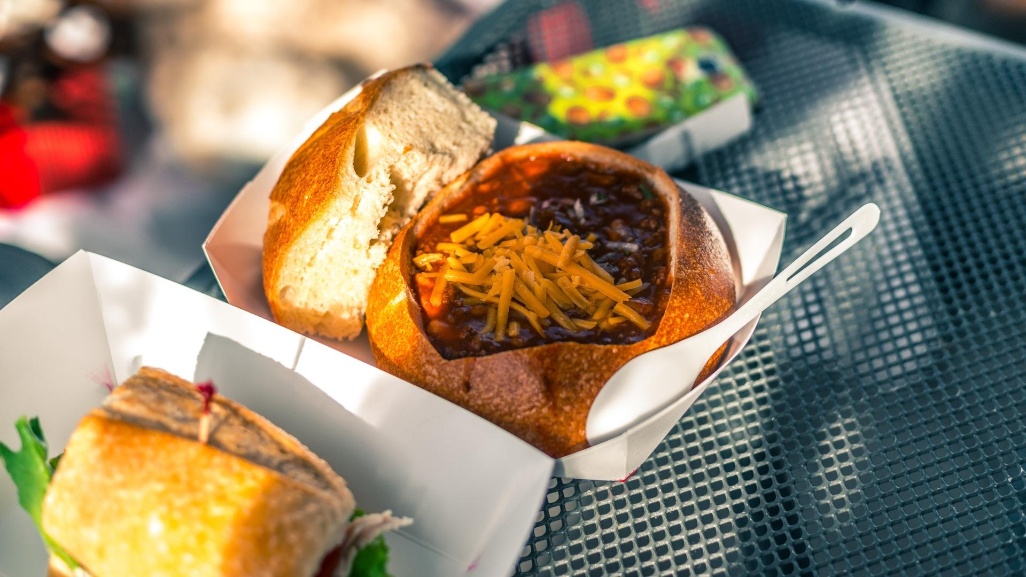 sopa en sourdoug bread típica de san francisco california