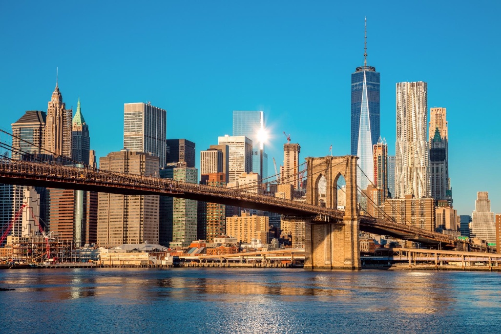 skyline de nueva york el puente de brookly al amanecer