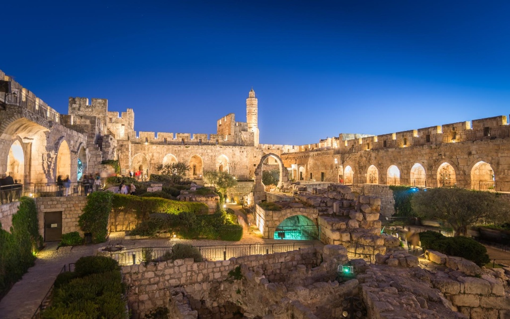 vista nocturna de la ciudadela y torre de david jerusalen