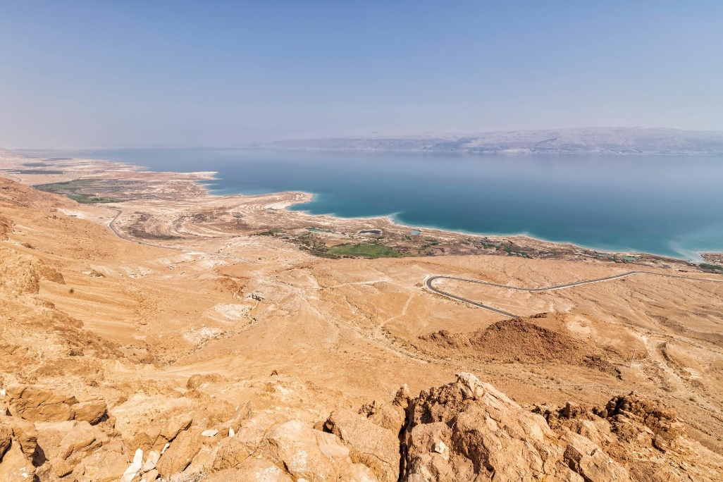 mar muerto visto desde montañas dragot israel